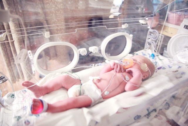 Îngrijirea bebelușilor prematuri